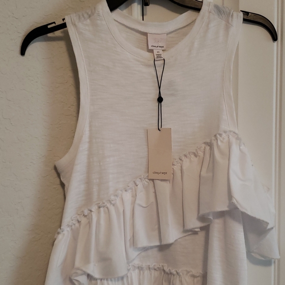 🔥NWT Cinq à sept ruffle top - Picture 2 of 4
